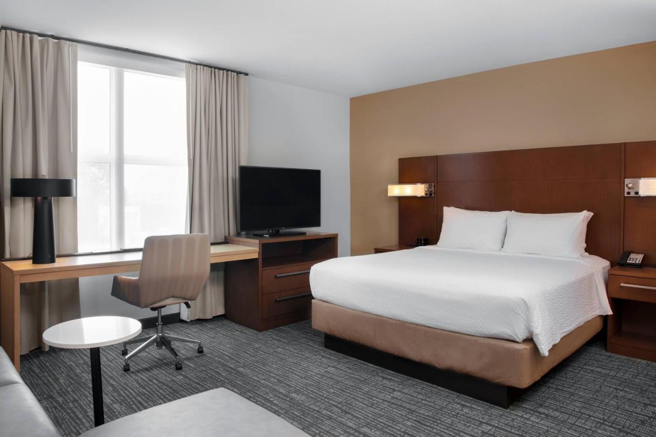 Hotel By Marriott Norwalk